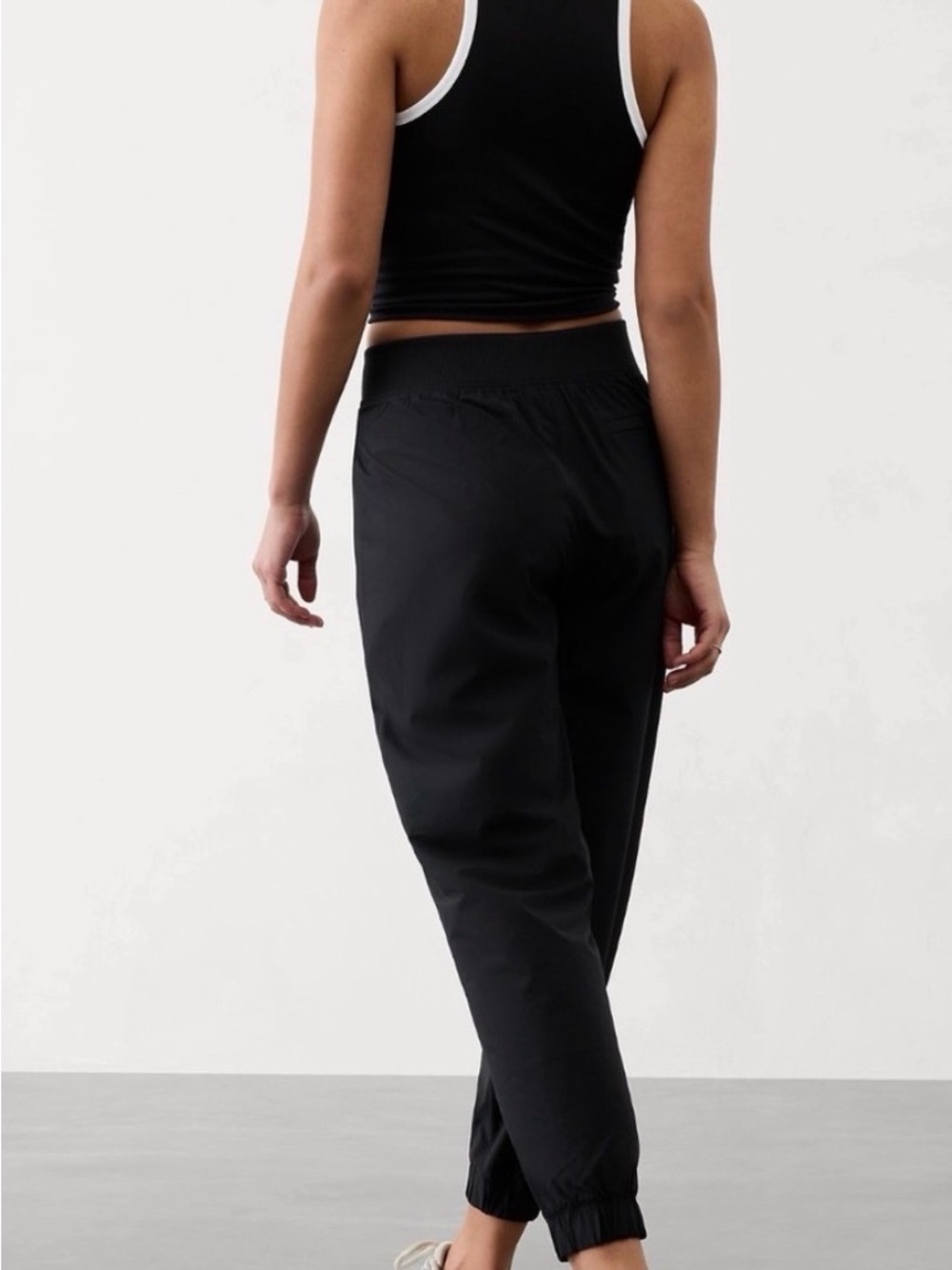 NWT Athleta Women's 10 P Black Brooklyn Jogger Pockets New $99 719517 Stretch - Picture 9 of 10